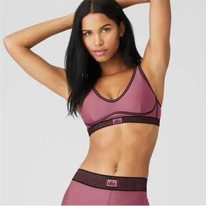 ALO Yoga Airlift Line Up Sports Bra